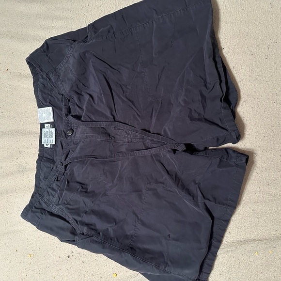Columbia women’s black nylon shorts - size large‎ - Picture 2 of 4